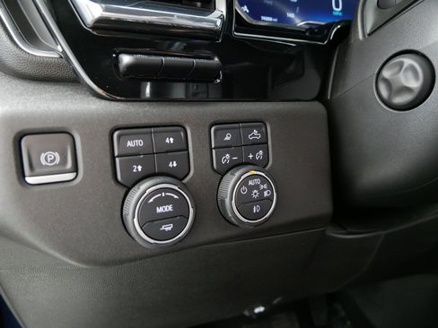 Used 2023 Chevrolet Silverado 1500 High Country w/ Technology Package image 26