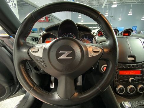 Used 2014 Nissan 370Z Touring RWD image 20