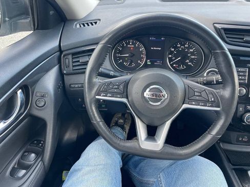 Used 2018 Nissan Rogue SV w/ Premium Package AWD/4WD image 17