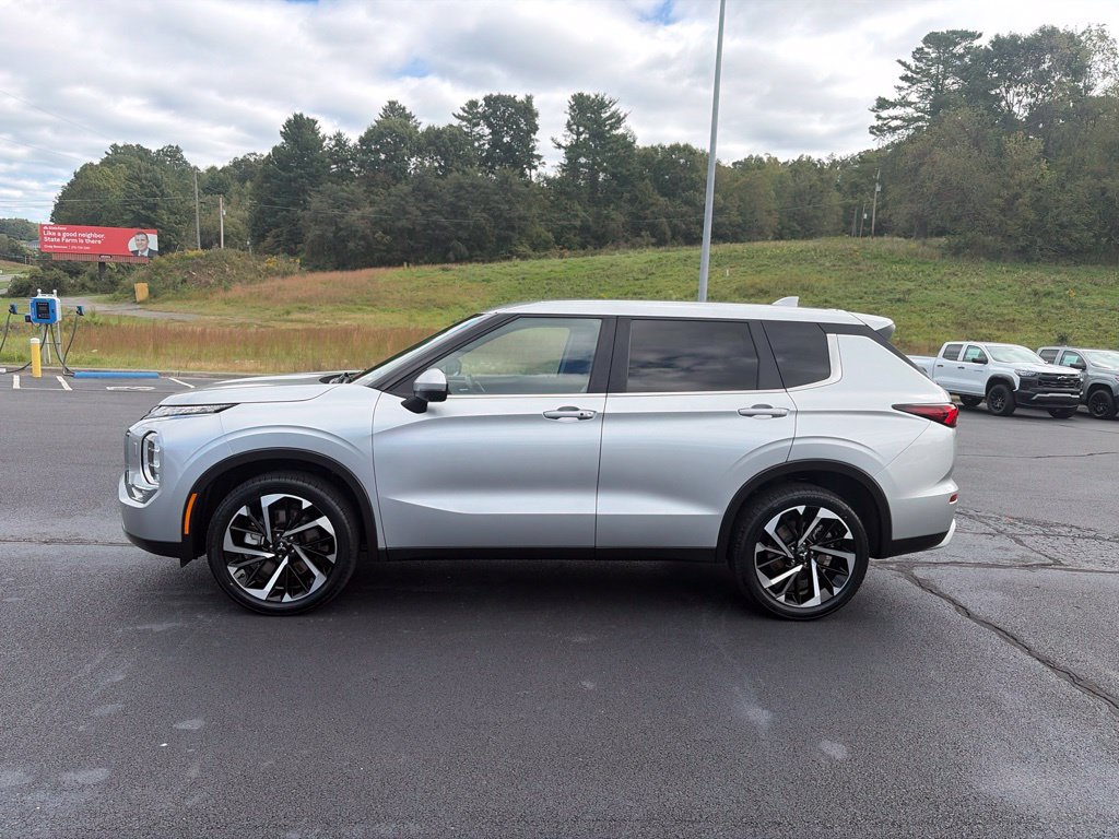 Used 2024 Mitsubishi Outlander SE Black Edition AWD/4WD image 5