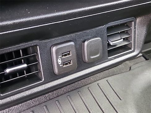 Used 2021 Chevrolet Silverado 1500 LT image 19