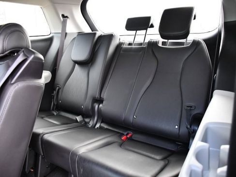 Used 2024 Kia Carnival LX image 17