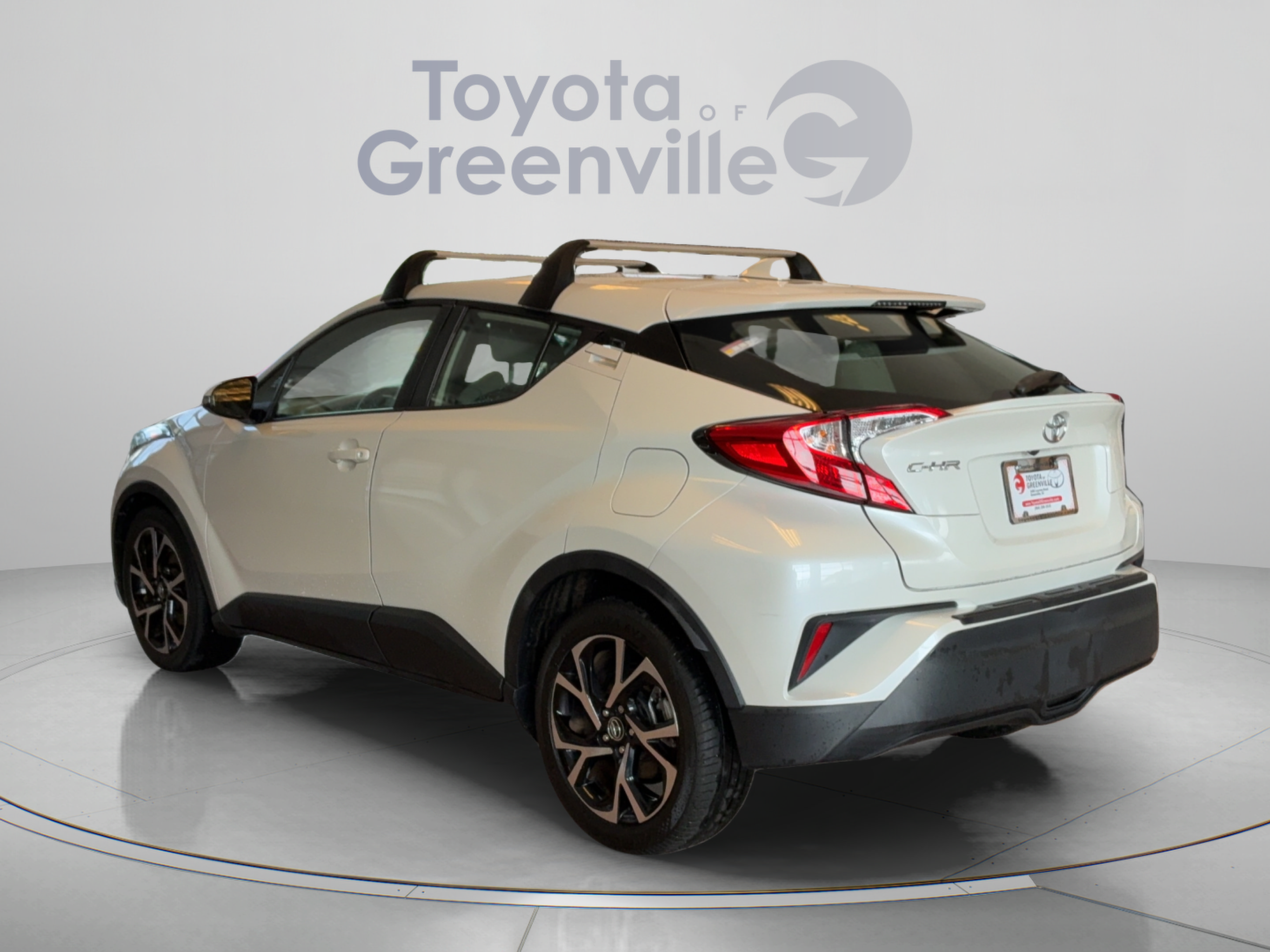 Used 2019 Toyota C-HR XLE FWD image 4