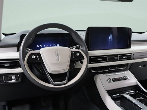 Used 2025 Lincoln Aviator Reserve w/ Equipment Group 201A image 8