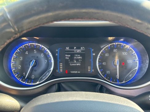 Used 2019 Chrysler Pacifica Touring-L FWD image 15