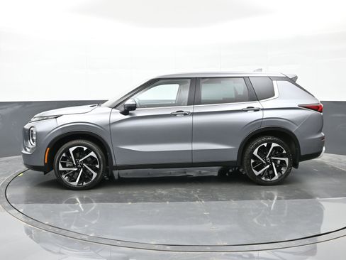 Used 2023 Mitsubishi Outlander SE AWD/4WD image 9