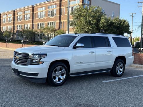 Used 2015 Chevrolet Suburban LTZ RWD image 3