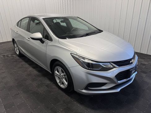 Used 2018 Chevrolet Cruze LT FWD image 2
