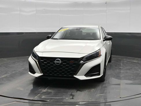 Used 2025 Nissan Altima 2.5 SR FWD image 3