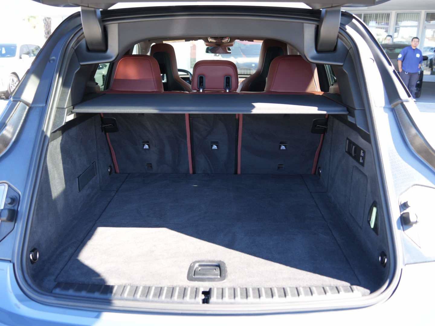 Used 2024 BMW iX xDrive50 w/ Premium Package AWD/4WD image 5