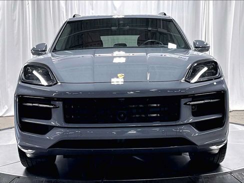 Used 2025 Porsche Cayenne GTS AWD/4WD image 12