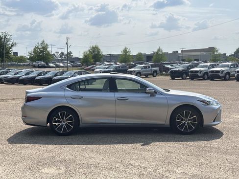 Used 2025 Lexus ES 350 w/ Premium Package image 2