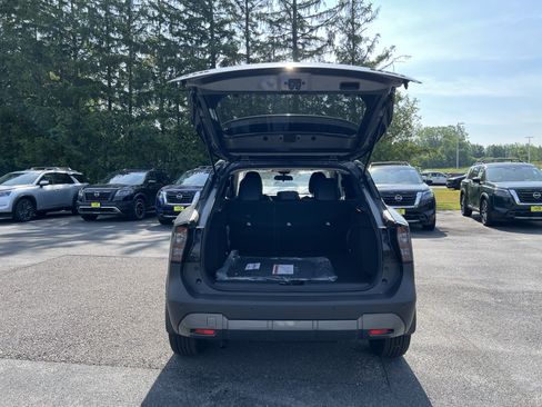 New 2025 Nissan Kicks SR image 9