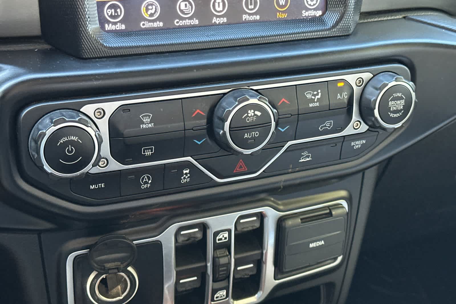 Used 2020 Jeep Gladiator Overland AWD/4WD image 22