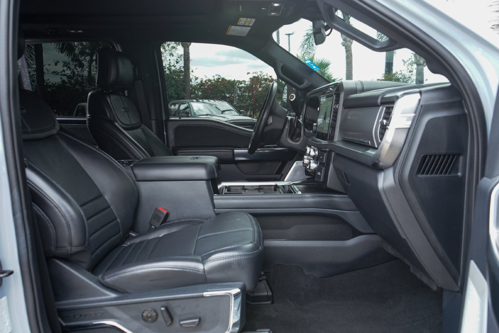Used 2025 Ford F450 Platinum w/ FX4 Off-Road Package AWD/4WD image 45