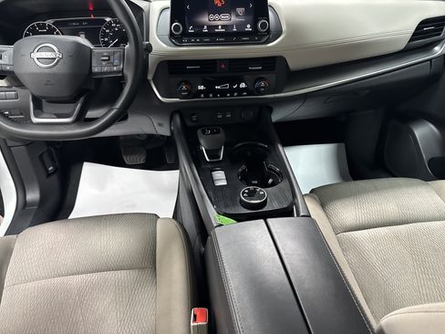 Used 2025 Nissan Rogue SV image 30