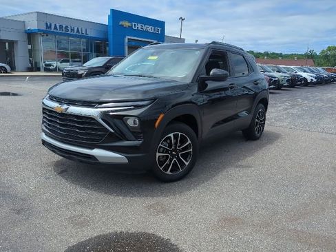 Used 2025 Chevrolet TrailBlazer LT AWD/4WD image 3