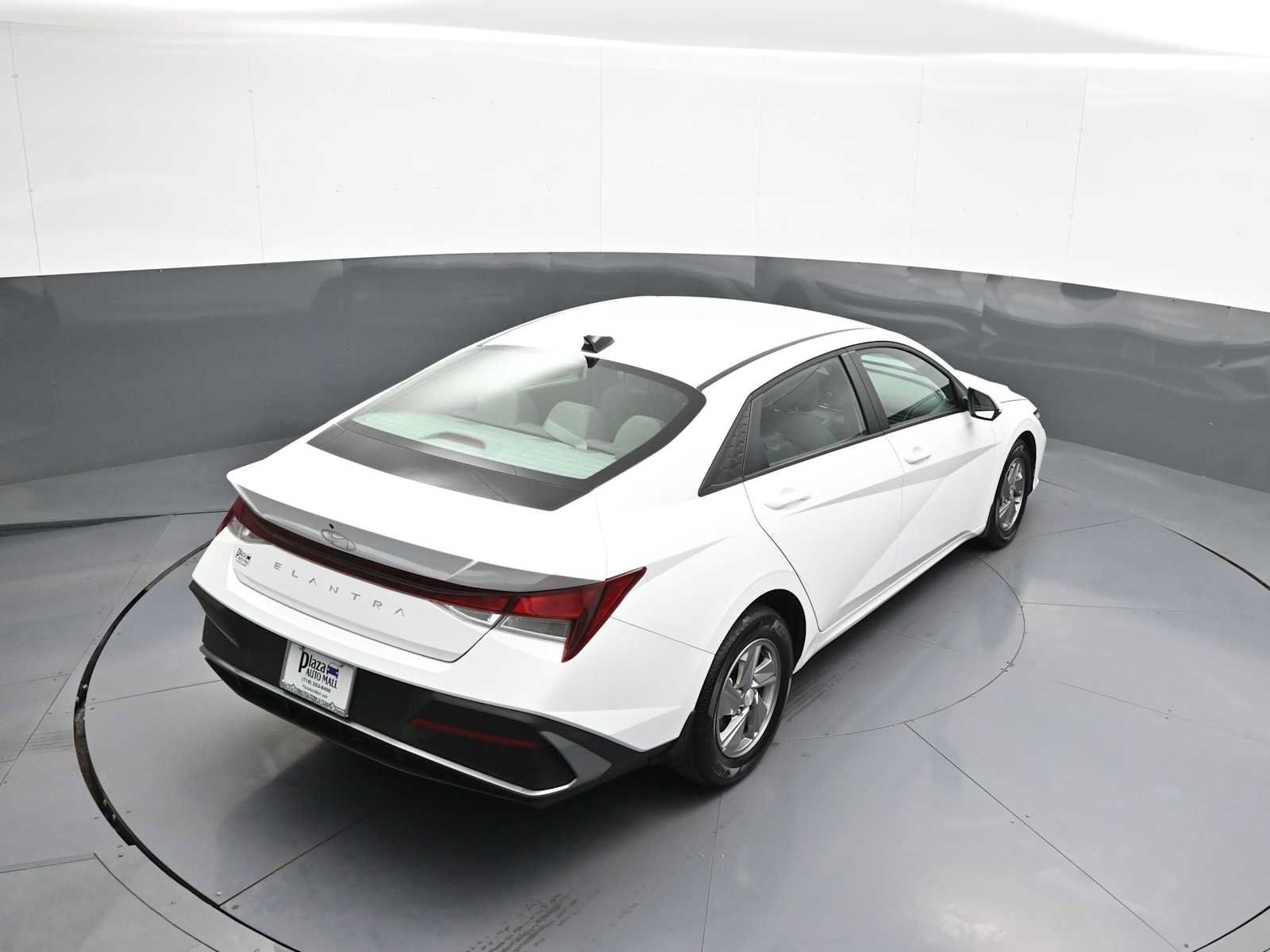 Used 2025 Hyundai Elantra SE FWD image 37