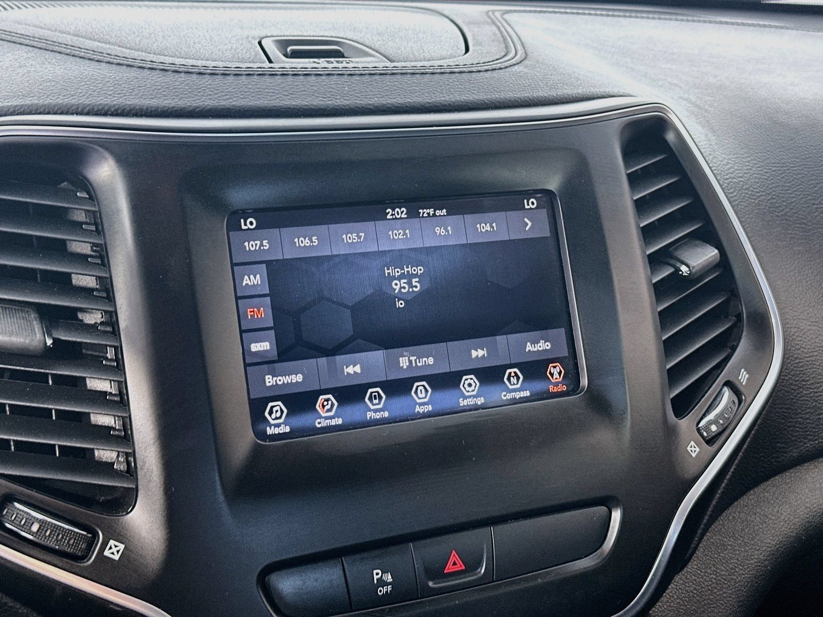 Used 2020 Jeep Cherokee Latitude Plus FWD image 14
