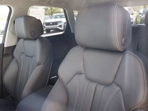 Used 2025 Audi Q5 2.0T Premium Plus image 14