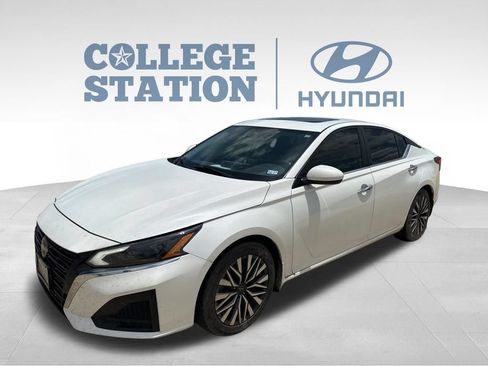 Used 2024 Nissan Altima 2.5 SV w/ SV Premium Package FWD image 10