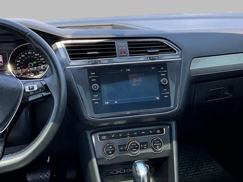 Used 2020 Volkswagen Tiguan SE w/ Panoramic Sunroof Package FWD image 7