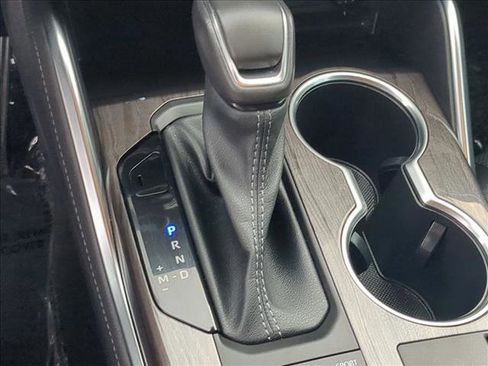 Used 2023 Toyota Highlander Limited image 12