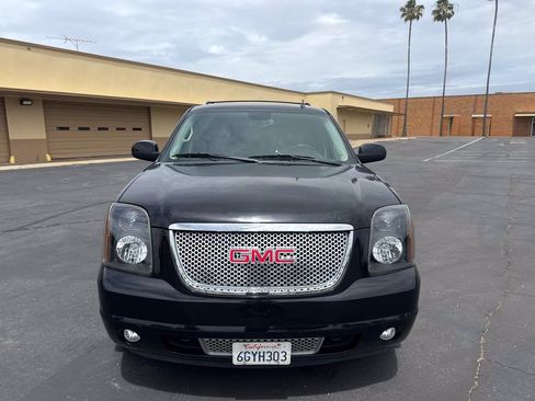 Used 2009 GMC Yukon Denali AWD/4WD image 2