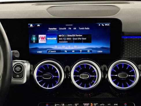 Used 2024 Mercedes-Benz GLB 250 4MATIC image 25