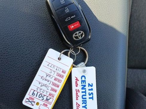 Used 2025 Toyota Camry LE image 42