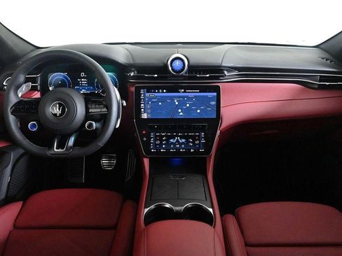 Used 2025 Maserati Grecale Modena image 9