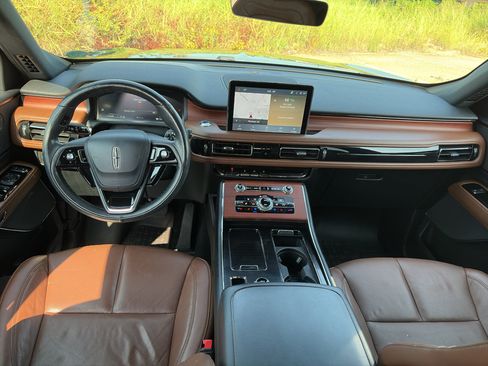 Used 2022 Lincoln Aviator Reserve w/ Elements Package Plus AWD/4WD image 12