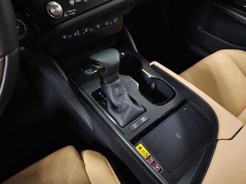 Certified 2025 Lexus ES 300h w/ Luxury Package image 32