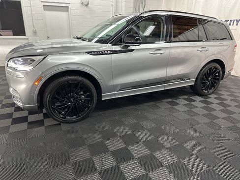 Used 2023 Lincoln Aviator Reserve w/ Equipment Group 201A image 5