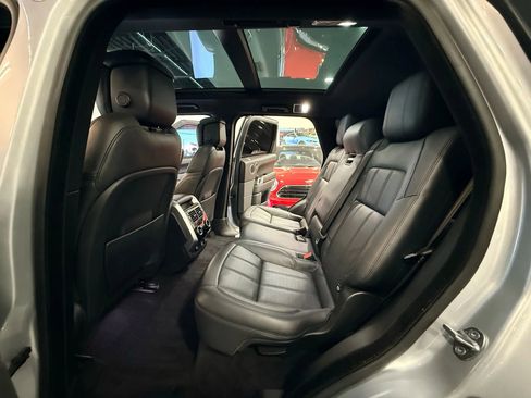 Used 2019 Land Rover Range Rover Sport HSE Dynamic image 14