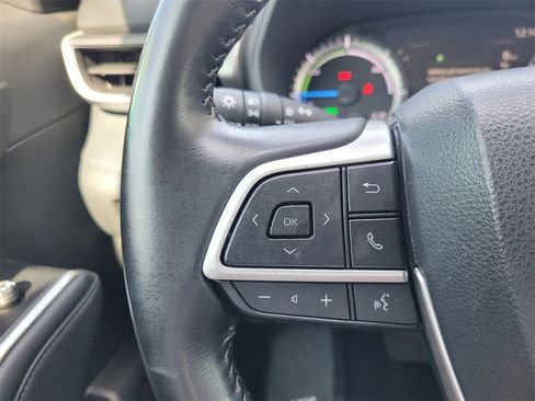 Used 2024 Toyota Highlander XLE image 31