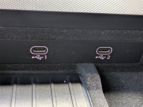 Used 2023 Audi Q8 Premium Plus image 26