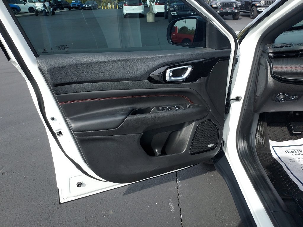Used 2023 Jeep Compass Trailhawk w/ Sun and Sound Group AWD/4WD image 12