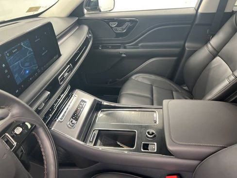 New 2025 Lincoln Aviator AWD image 23