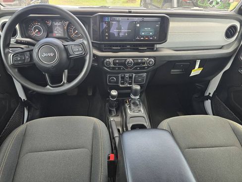 Used 2025 Jeep Gladiator Sport AWD/4WD image 15