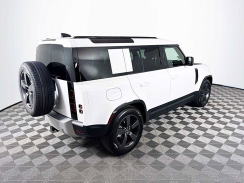 Used 2025 Land Rover Defender 110 S image 5