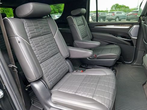 Used 2025 Cadillac Escalade ESV Sport Platinum AWD/4WD image 33