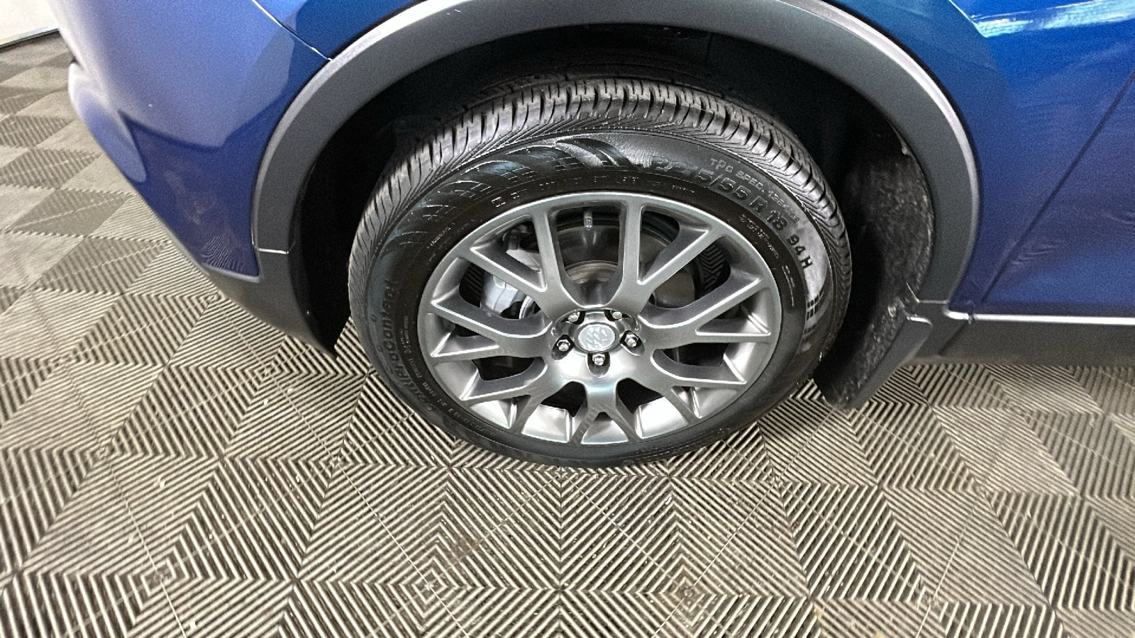 Used 2019 Buick Encore Sport Touring FWD image 11