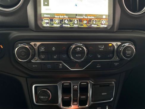 Used 2023 Jeep Wrangler Unlimited Sahara w/ Cold Weather Group AWD/4WD image 27