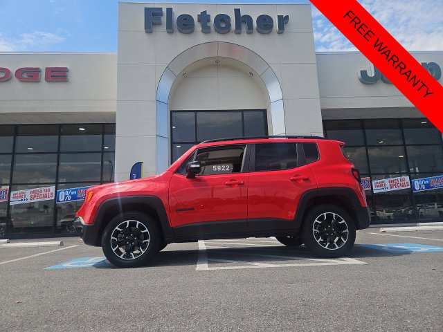 Certified 2023 Jeep Renegade Latitude w/ Sun/Sound Group AWD/4WD image 1