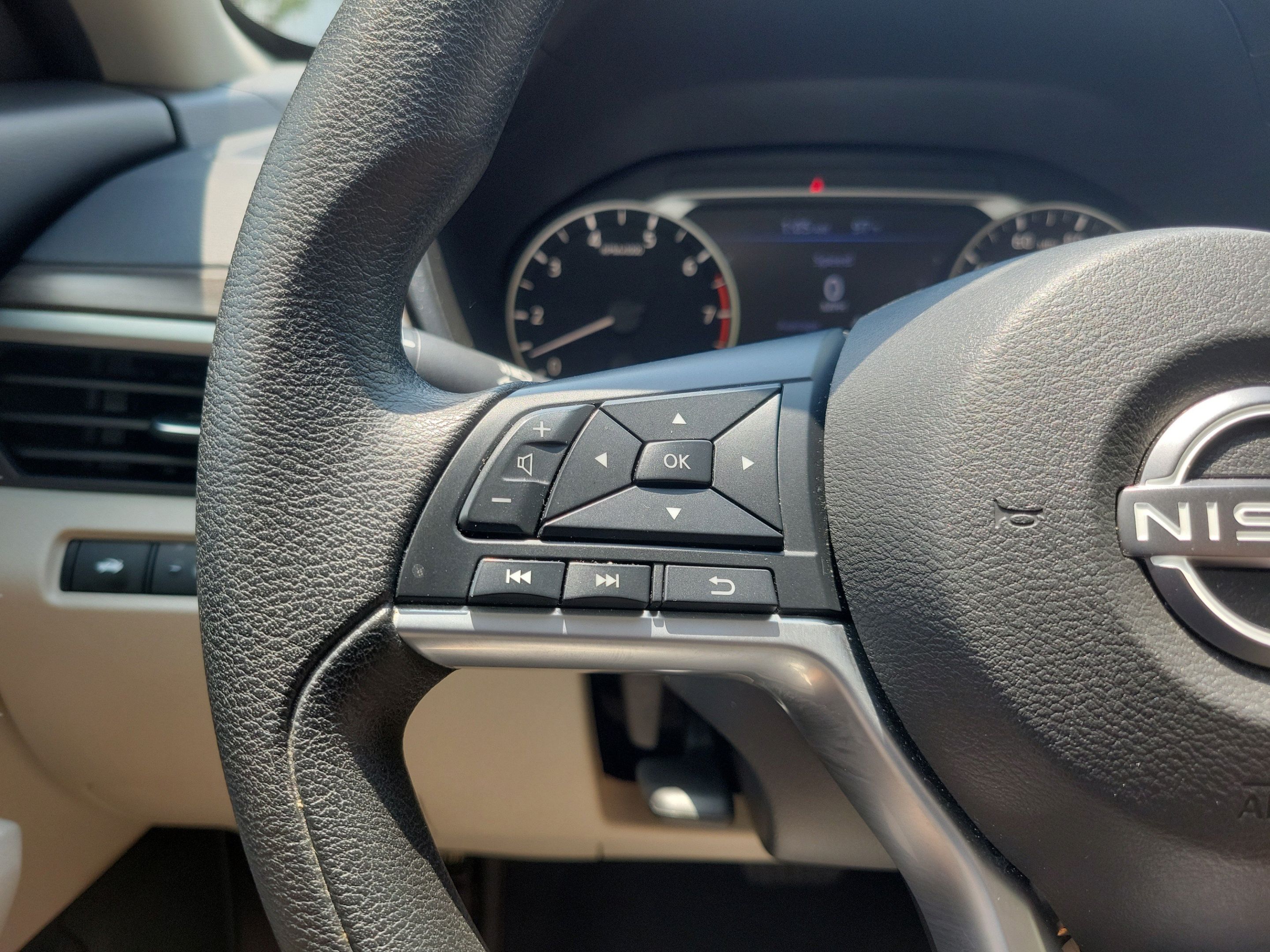 Certified 2025 Nissan Altima 2.5 SV FWD image 18