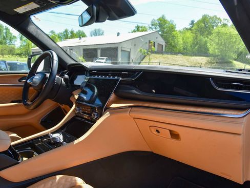 Used 2023 Jeep Grand Cherokee Summit AWD/4WD image 10