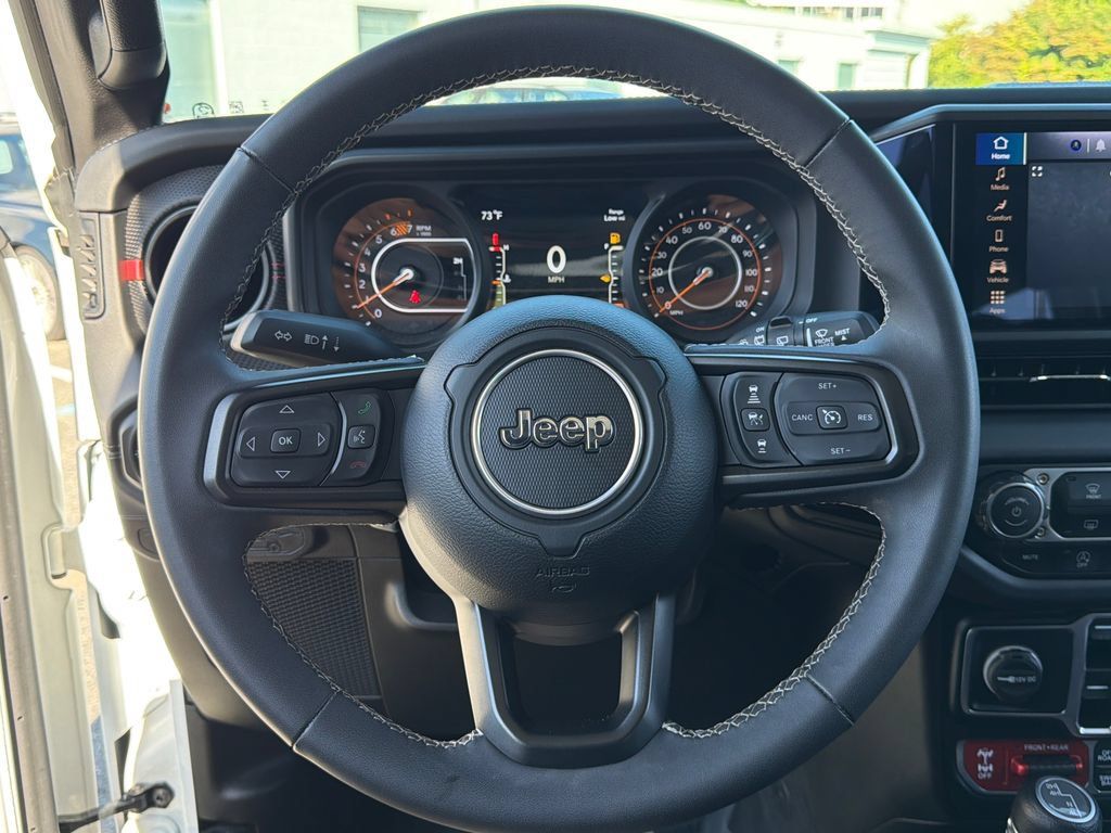 Used 2025 Jeep Wrangler Unlimited Rubicon AWD/4WD image 19