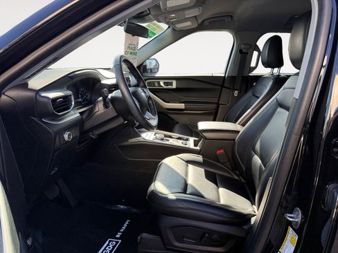 Used 2022 Ford Explorer XLT w/ Equipment Group 202A image 10