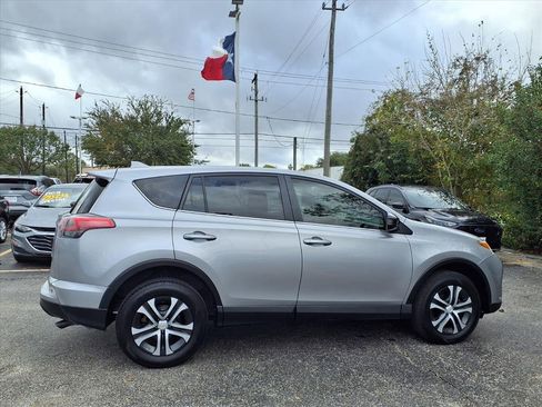 Used 2018 Toyota RAV4 LE image 21